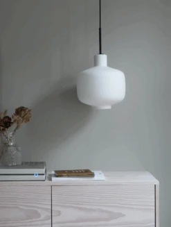 Arkivlampe 4180 - Large - Hvit - Messing -Lightup Butikk Arkivlampe 4180 Large Hvit Messing Takpendler Hadeland Glassverk Hak HG300 4180 1010 Matt Messing 3