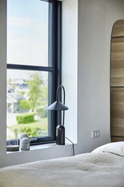 Ferm LIVING Arum Bordlampe - Svart