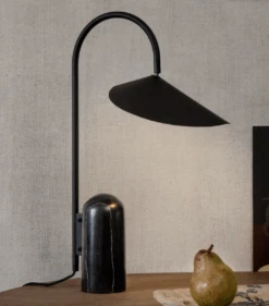 Ferm LIVING Arum Bordlampe - Svart -Lightup Butikk Arum bordlampe svart Bordlamper Ferm Living Feg 100132101 5
