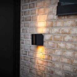 Ask Vegglampe Opp/ned Utendørs 11W 2700K IP65 - Svart -Lightup Butikk Ask vegglampe oppned utendors 11W 2700K IP65 Svart Utebelysning vegg opp og ned LOOM Design LF 807 001 8