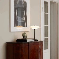 Baroni Bordlampe - Matt Svart/Hvit -Lightup Butikk Baroni bordlampe Matt SvartHvit Bordlamper Halo Designs 5703638991324 3