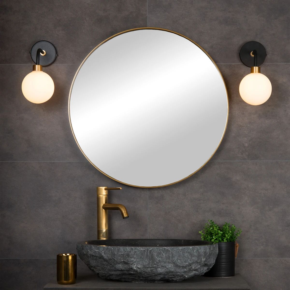 Berend Vegglampe IP44 - Svart/Opal 3 Berend Vegglampe IP44 - Svart/Opal