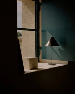 New Works Brolly Bærbar Bordlampe - Svart -Lightup Butikk Brolly baerbar bordlampe Svart Bordlamper New Works Nes 21511 7