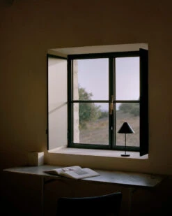 New Works Brolly Bærbar Bordlampe - Svart -Lightup Butikk Brolly baerbar bordlampe Svart Bordlamper New Works Nes 21511 8