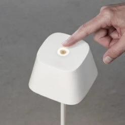 Konstsmide Capri Bordlampe Oppladbar Utendørs IP54 - Hvit -Lightup Butikk Capri bordlampe oppladbar utendors IP54 Hvit Utebelysning Hagebelysning Konstsmide 7814 250 9