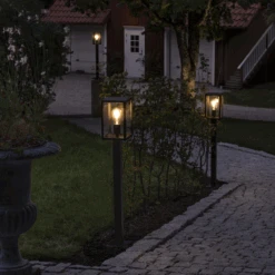 Konstsmide Carpi Stolpe Utendørs 100 Cm IP44 - Svart 11 Konstsmide Carpi Stolpe Utendørs 100 Cm IP44 - Svart -Lightup Butikk Carpi stolpe utendors 100 cm IP44 Svart Utebelysning pullert Konstsmide 7350 750 3