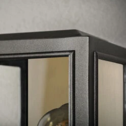 Konstsmide Carpi Vegglampe Utendørs H30 Cm IP44 - Svart/Messing -Lightup Butikk Carpi vegglampe utendors H30 cm IP44 SvartMessing Utebelysning vegg veggskjold Konstsmide 7348 758 5