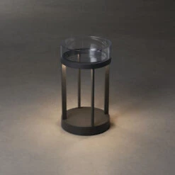 Konstsmide Chieti Lanterne Bord/gulv 25 Cm IP54 Oppladbar - Grå 12 Konstsmide Chieti Lanterne Bord/gulv 25 Cm IP54 Oppladbar - Grå -Lightup Butikk Chieti lanterne bordgulv 25 cm IP54 oppladbar Gra Utebelysning Hagebelysning Konstsmide 7821 300 5