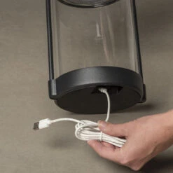 Konstsmide Crotone Lanterne Bord/gulv 30 Cm IP54 Oppladbar USB/Solcelle - Svart -Lightup Butikk Crotone lanterne bordgulv 30 cm IP54 oppladbar USBSolcelle Svart Utebelysning Hagebelysning Konstsmide 7822 750 4