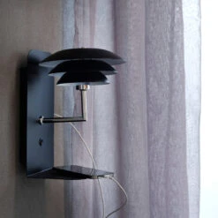 DL20 Vegglampe M/USB - Svart