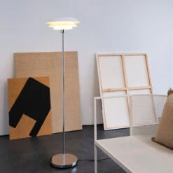 DL31 Gulvlampe - Krom/Hvit -Lightup Butikk DL31 gulvlampe KromHvit Gulvlamper Dyberg Larsen DL 8074 3