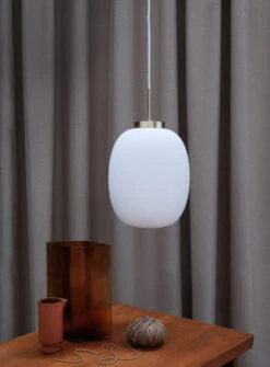 DL39 Takpendel - Messing/Opal Glass