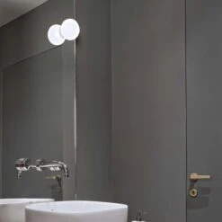 Flos Mini Glo-Ball C/W For Speilmontering -Lightup Butikk Flos Mini Glo Ball CW for speilmontering Baderomsbelysning vegglamper Flos Fls F4190009 3 f258bdea