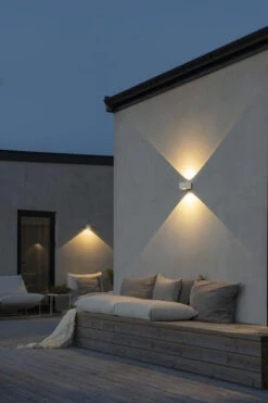 Konstsmide Gela Vegglampe Utendørs Opp/ned 2x6W IP54 - Hvit -Lightup Butikk Gela vegglampe utendors oppned 2x6W IP54 Hvit Utebelysning vegg opp og ned Konstsmide 7882 250 3