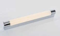 Harlem Vegglampe Baderom IP44 Med Stikkontakt 60 - Krom