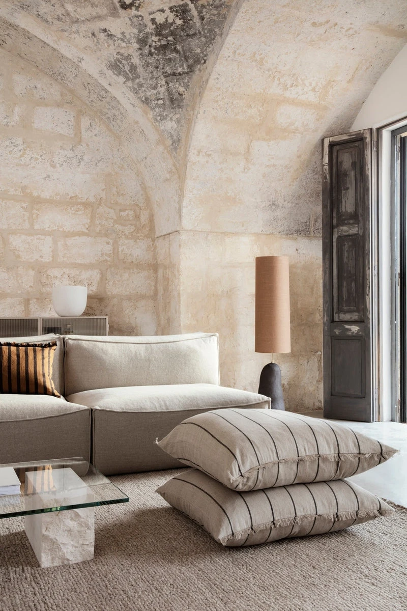 Ferm LIVING Hebe Gulvlampe Mørk Grå/Curry 5 Ferm LIVING Hebe Gulvlampe Mørk Grå/Curry - Bilde 3