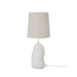 Ferm LIVING Hebe Bordlampe Medium Hvit /Natur -Lightup Butikk Hebe bordlampe Medium Hvit Natur Bordlamper Ferm Living Feg 100327202100329206 2