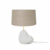 Ferm LIVING Hebe Bordlampe Small Hvit /Sand -Lightup Butikk Hebe bordlampe Small Hvit Sand Bordlamper Ferm Living Feg 1003252021104264879 1
