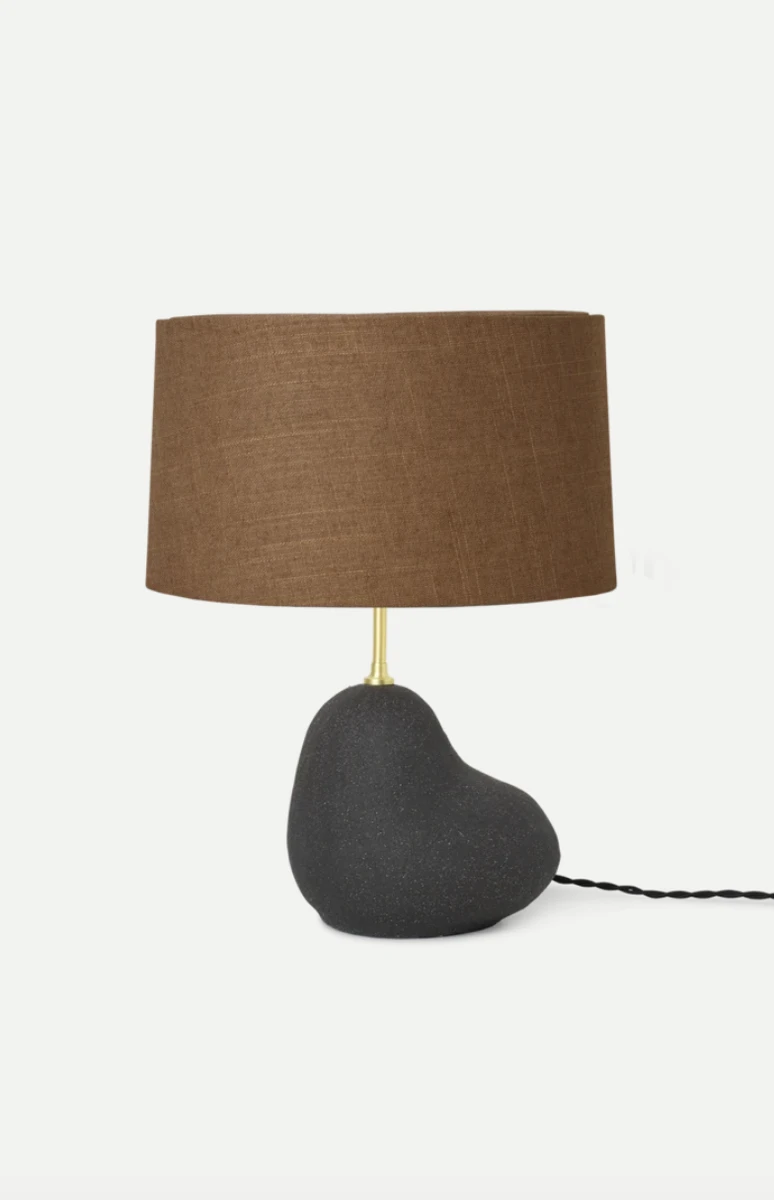 Ferm LIVING Hebe Bordlampe Small Mørk Grå/Curry 3 Ferm LIVING Hebe Bordlampe Small Mørk Grå/Curry
