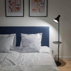 Jump Gulvlampe Med Hylle