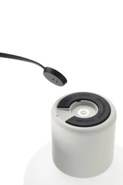 New Works Karl-Johan Bærbar Bordlampe - Grå -Lightup Butikk Karl Johan baerbar bordlampe Gra Bordlamper New Works Nes 22012 5