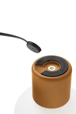 New Works Karl-Johan Bærbar Bordlampe - Gul -Lightup Butikk Karl Johan baerbar bordlampe Gul Bordlamper New Works Nes 22013 5