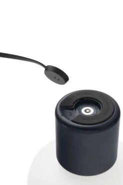 New Works Karl-Johan Bærbar Bordlampe - Svart 14 New Works Karl-Johan Bærbar Bordlampe - Svart -Lightup Butikk Karl Johan baerbar bordlampe Svart Bordlamper New Works Nes 22011 5