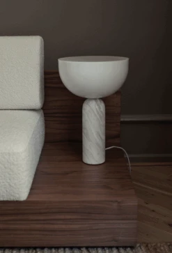 New Works Kizu Bordlampe - Hvit Marmor - L