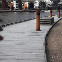 Louis Poulsen Bysted Pullert Mast F/Nedgraving - Corten -Lightup Butikk Louis Poulsen Bysted Pullert Mast FNedgraving Corten Utebelysning pullert Louis Poulsen LP 5747823749 3