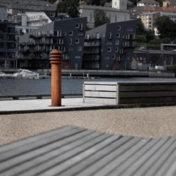 Louis Poulsen Bysted Pullert Mast F/Nedgraving - Corten -Lightup Butikk Louis Poulsen Bysted Pullert Mast FNedgraving Corten Utebelysning pullert Louis Poulsen LP 5747823749 4