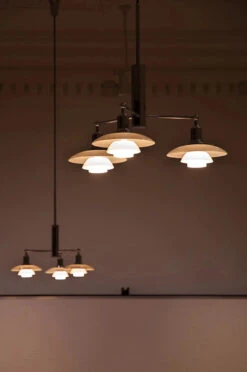 Louis Poulsen PH 2/1 Lysekrone -Lightup Butikk Louis Poulsen PH 21 lysekrone Takpendler Louis Poulsen LP 5741087154 3
