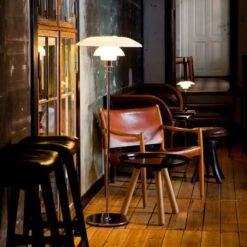 Louis Poulsen PH 4½-3½ Gulvlampe Krom/Opalt Glass -Lightup Butikk Louis Poulsen PH 4 12 3 12 gulvlampe KromOpalt glass Gulvlamper Louis Poulsen LP 5744161514 4