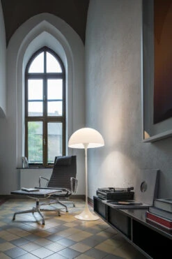 Louis Poulsen Panthella Gulvlampe -Lightup Butikk Louis Poulsen Panthella gulvlampe Gulvlamper Louis Poulsen LP 5744167068 10