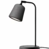 New Works Material Bordlampe - Mørk Grå Betong