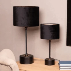 Merida Bordlampe 54 Cm Med Velour Lampeskjerm - Svart/Messing 11 Merida Bordlampe 54 Cm Med Velour Lampeskjerm - Svart/Messing -Lightup Butikk Merida bordlampe 54 cm med velour lampeskjerm SvartMessing Bordlamper Scanlight 169007 3