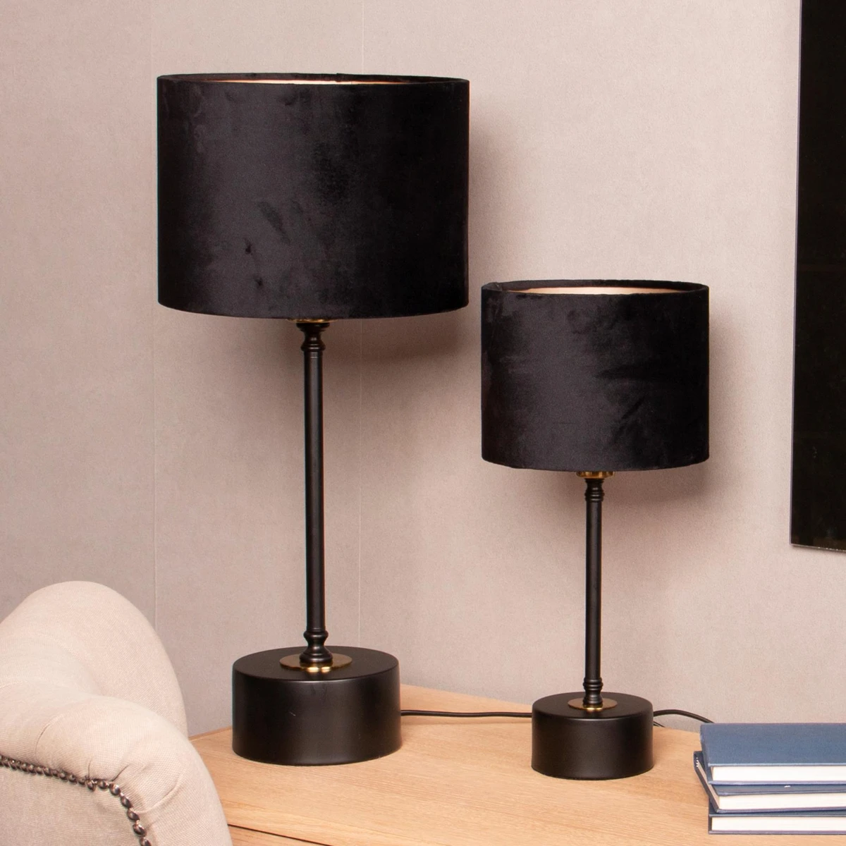 Merida Bordlampe 54 Cm Med Velour Lampeskjerm - Svart/Messing 5 Merida Bordlampe 54 Cm Med Velour Lampeskjerm - Svart/Messing - Bilde 3