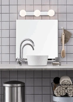 Markslöjd Mini Vegglampe 3 - Krom/opalhvit - Krom / Opal -Lightup Butikk Mini vegglampe 3 Kromopalhvit Krom Opal Baderomsbelysning vegglamper Markslojd Mrk 106382 3