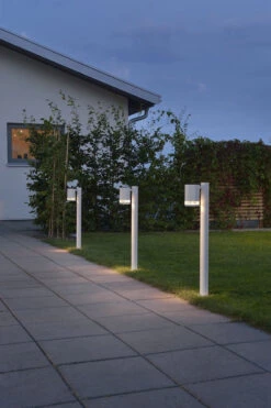 Konstsmide Modena Stolpe 70 Cm - Hvit -Lightup Butikk Modena stolpe 70 cm Hvit Utebelysning pullert Konstsmide 7517 250 4