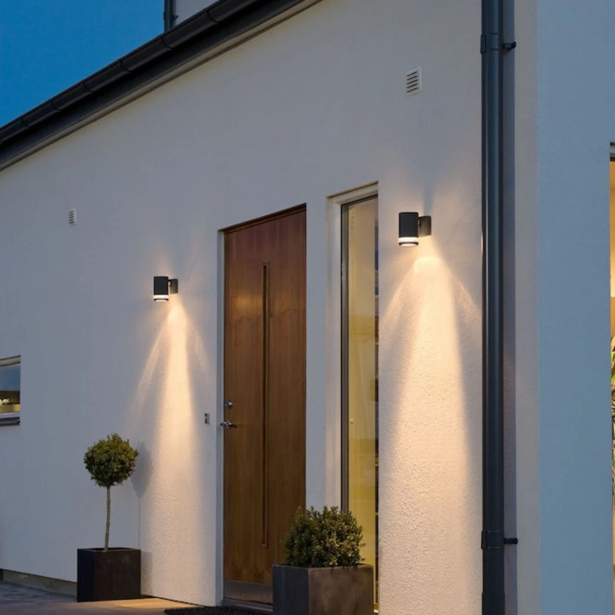 Konstsmide Modena Vegglampe I Ned - Svart 4 Konstsmide Modena Vegglampe I Ned - Svart - Bilde 2