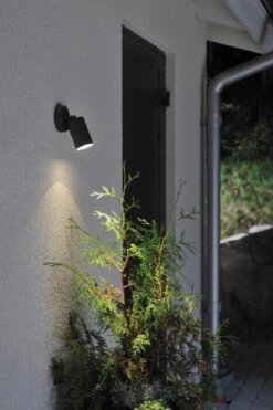 Konstsmide Modena Vegglampe Ned - Svart -Lightup Butikk Modena vegglampe ned Svart Utebelysning vegg klassisk Konstsmide 7310 750 4