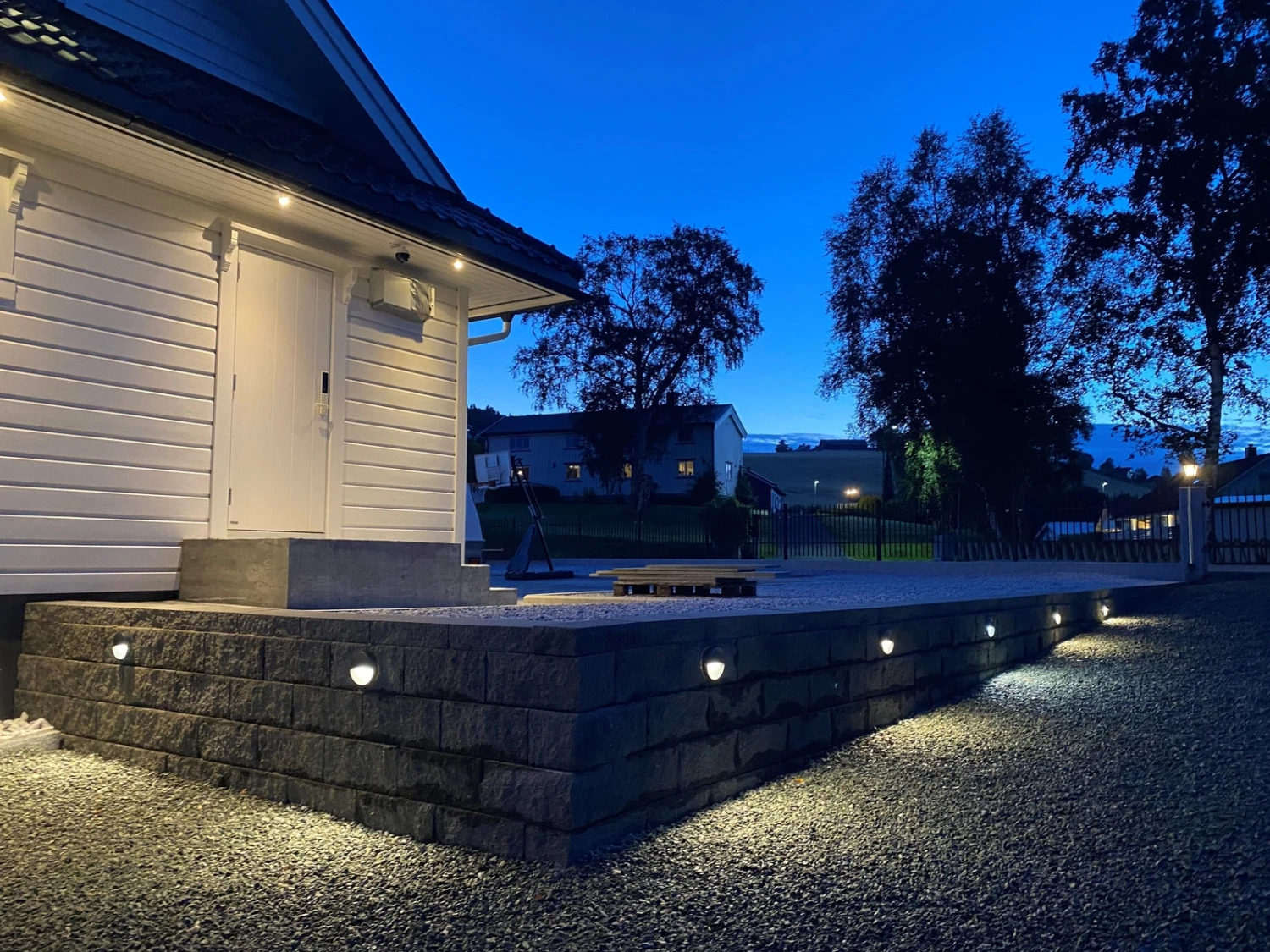 Nerine 140 Vegglampe Utensdørs 3,2W Coloure Switch 3000/4000K IP65 - Antrasitt Grå 4 Nerine 140 Vegglampe Utensdørs 3,2W Coloure Switch 3000/4000K IP65 - Antrasitt Grå - Bilde 2