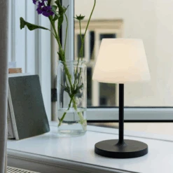 New Northern Bordlampe Oppladbar Utendørs IP44 2W - Hvit/Antikk Kobberfarget -Lightup Butikk New Northern bordlampe oppladbar utendors IP44 2W HvitAntikk kobberfarget Bordlamper Halo Designs 5705639800940 5