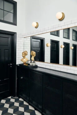 Nuura Liila 1 Vegglampe/taklampe - Medium - Nordic Gold / Opal -Lightup Butikk Nuura Liila 1 vegglampetaklampe medium nordic gold opal Vegglamper Nuura Nua 2046002 16