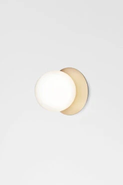 Nuura Liila 1 Vegglampe/taklampe - Medium - Nordic Gold / Opal -Lightup Butikk Nuura Liila 1 vegglampetaklampe medium nordic gold opal Vegglamper Nuura Nua 2046002 17