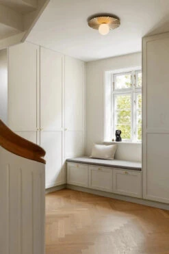 Nuura Liila Muuse Vegglampe/taklampe - Medium - Messing / Opal 7 Nuura Liila Muuse Vegglampe/taklampe - Medium - Messing / Opal -Lightup Butikk Nuura Liila Muuse vegglampetaklampe medium Messing opal Vegglamper Nuura Nua 2046069 3