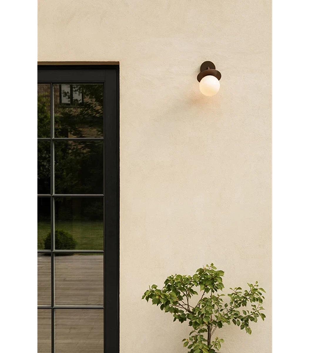 Nuura Liila Utendørslampe - Bronse/opal 5 Nuura Liila Utendørslampe - Bronse/opal - Bilde 3