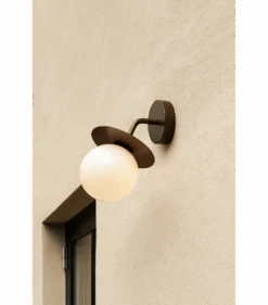 Nuura Liila Utendørslampe - Bronse/opal 11 Nuura Liila Utendørslampe - Bronse/opal -Lightup Butikk Nuura Liila utendorslampe bronseopal Utebelysning vegg klassisk Nuura Nua 2045001 4