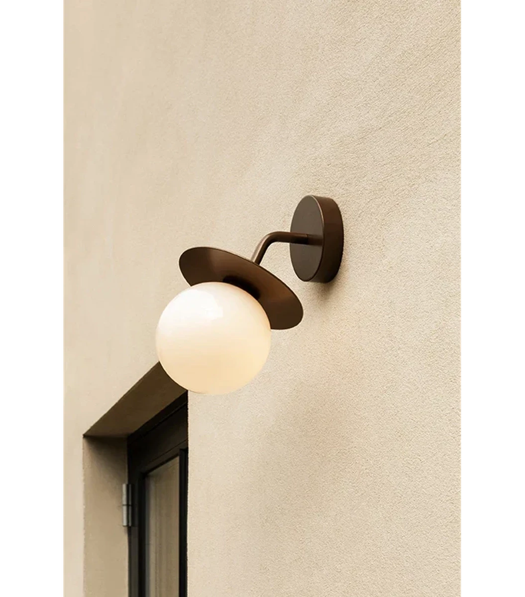 Nuura Liila Utendørslampe - Bronse/opal 6 Nuura Liila Utendørslampe - Bronse/opal - Bilde 4