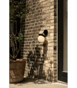 Nuura Liila Utendørslampe - Svart/opal -Lightup Butikk Nuura Liila utendorslampe svartopal Utebelysning vegg klassisk Nuura Nua 2045003 3