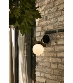 Nuura Liila Utendørslampe - Svart/opal -Lightup Butikk Nuura Liila utendorslampe svartopal Utebelysning vegg klassisk Nuura Nua 2045003 4